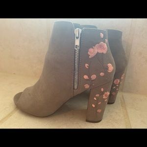 Candie’s taupe open toe booties